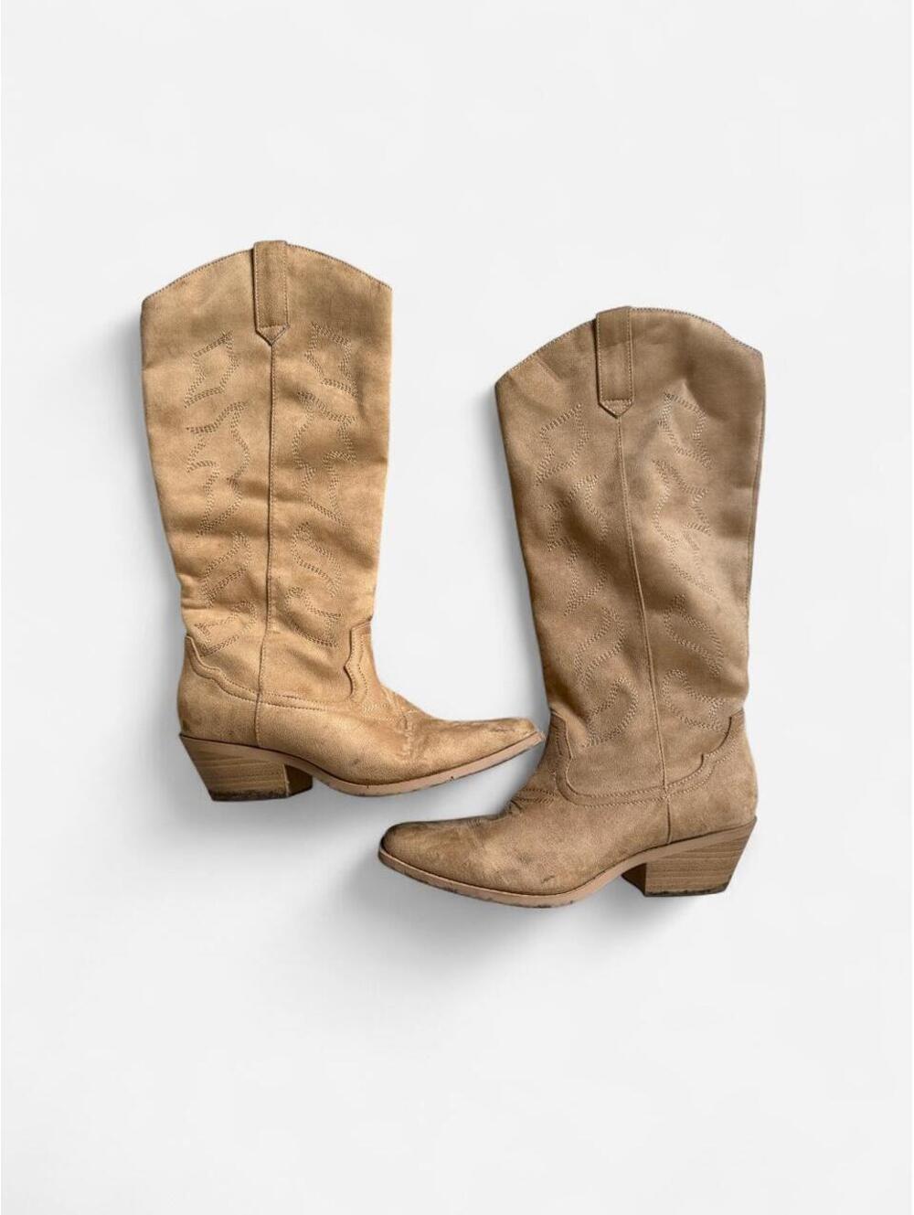 Tan suede cowboy boots with embossed floral pattern #western #cowboy